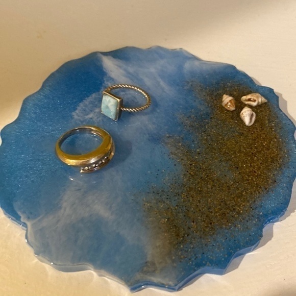 Hand crafted ocean themed acrylic resin jewelry/ trinket tray - Picture 2 of 3